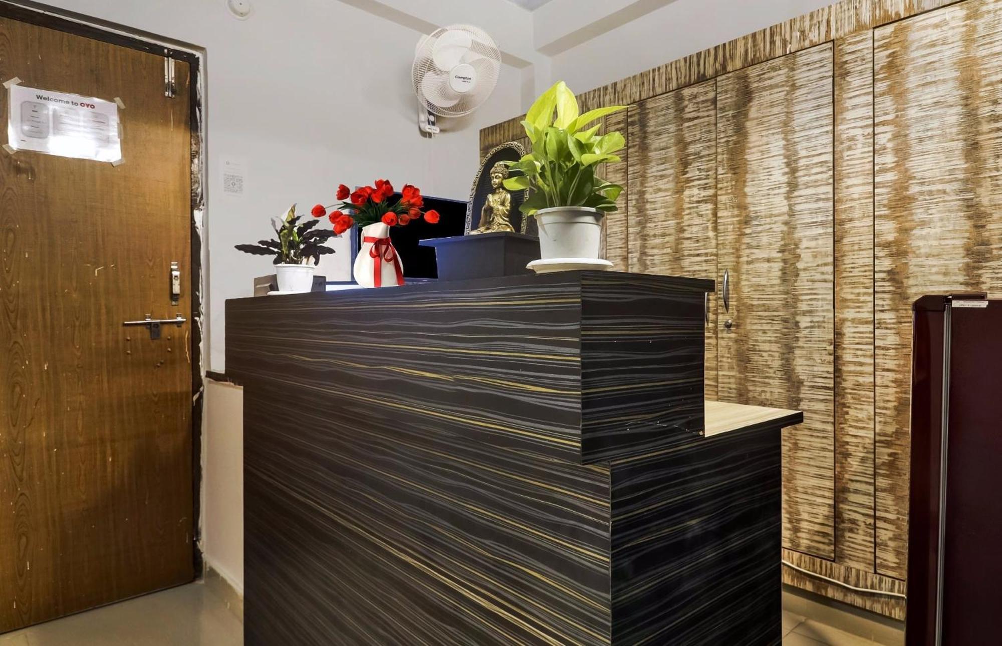 Super Townhouse Rcc Blizz Hotel Kondapur  Exterior photo