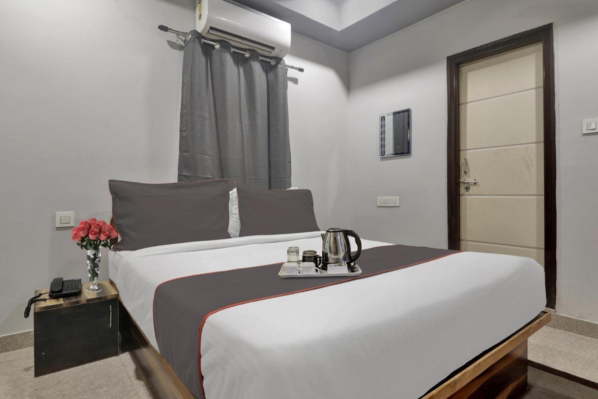 Super Townhouse Rcc Blizz Hotel Kondapur  Exterior photo