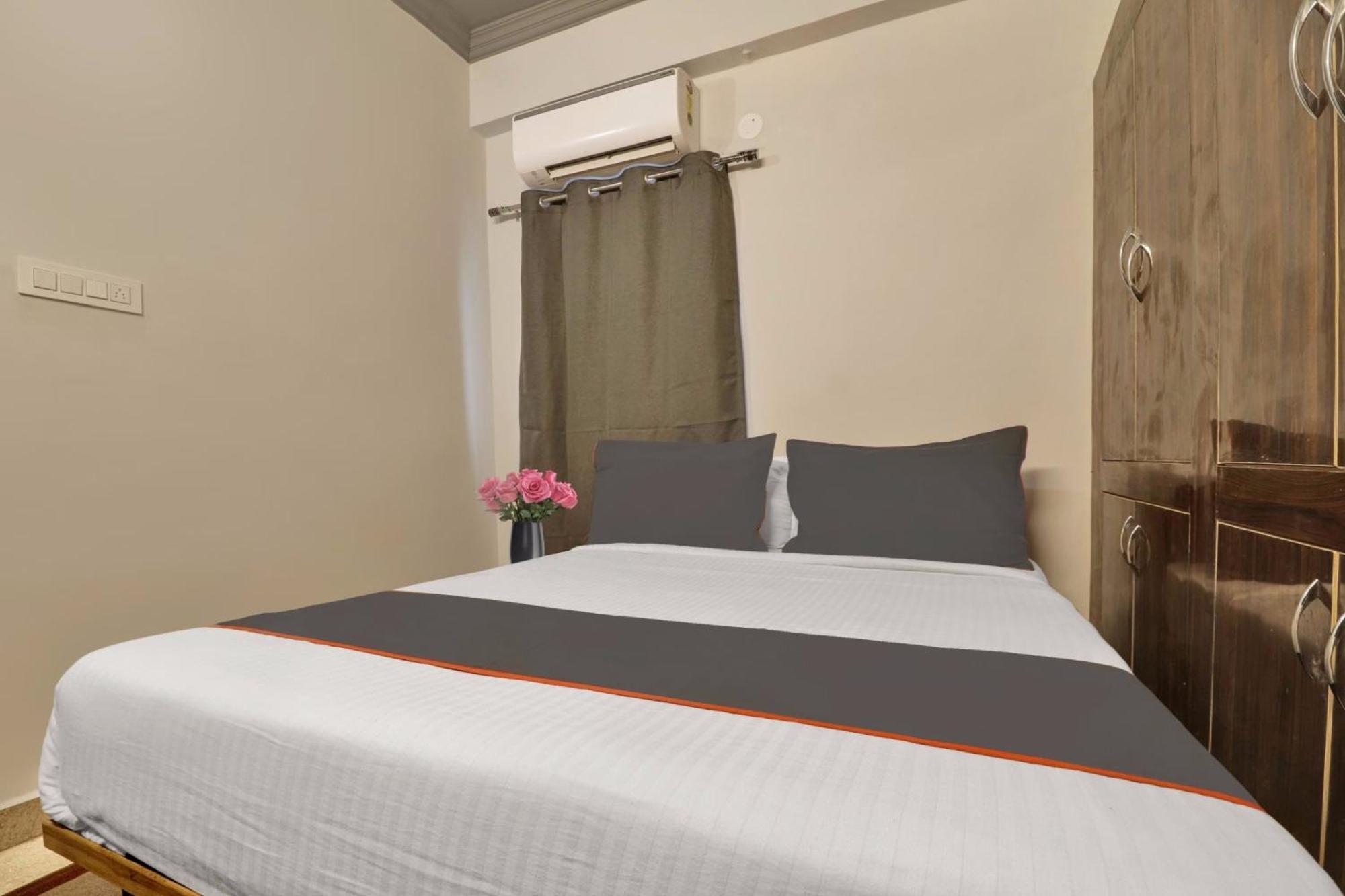Super Townhouse Rcc Blizz Hotel Kondapur  Exterior photo
