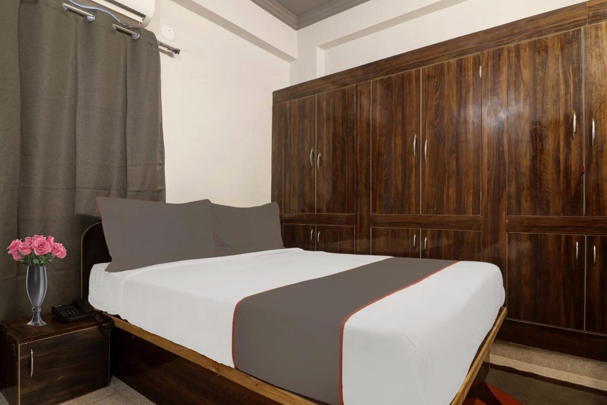 Super Townhouse Rcc Blizz Hotel Kondapur  Exterior photo