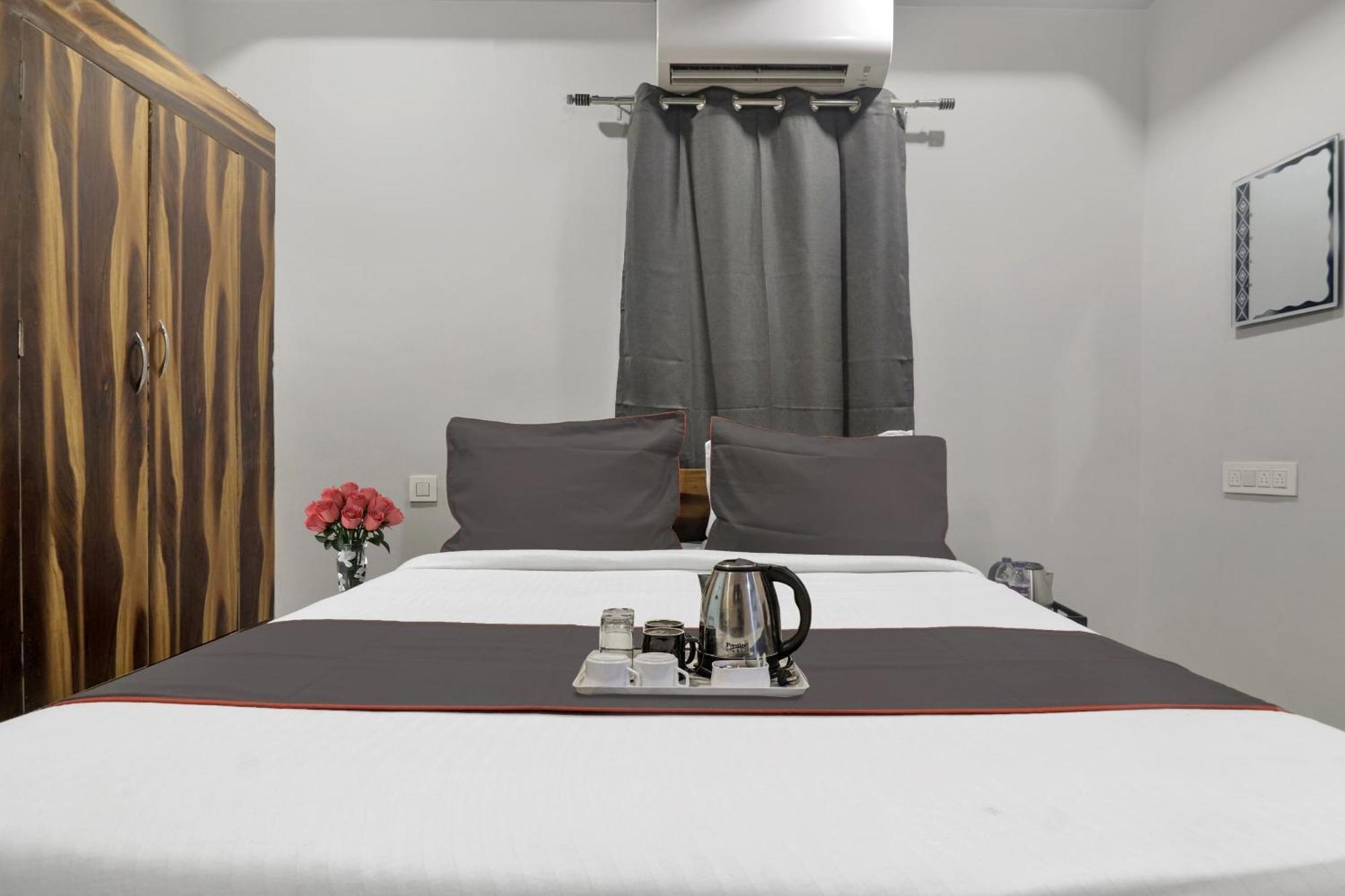 Super Townhouse Rcc Blizz Hotel Kondapur  Exterior photo