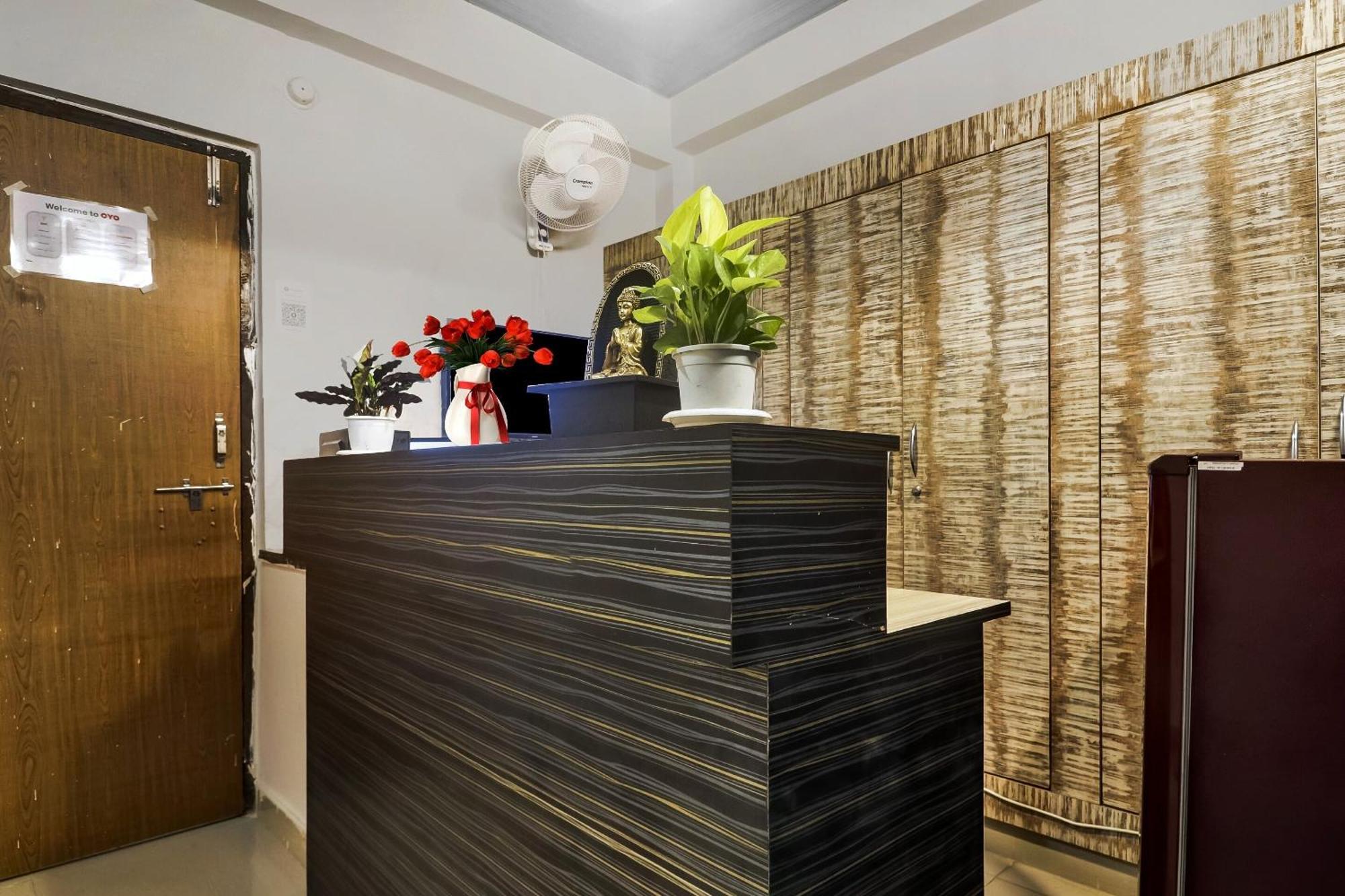 Super Townhouse Rcc Blizz Hotel Kondapur  Exterior photo