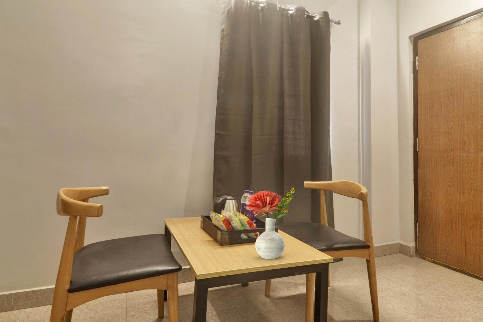 Super Townhouse Rcc Blizz Hotel Kondapur  Exterior photo