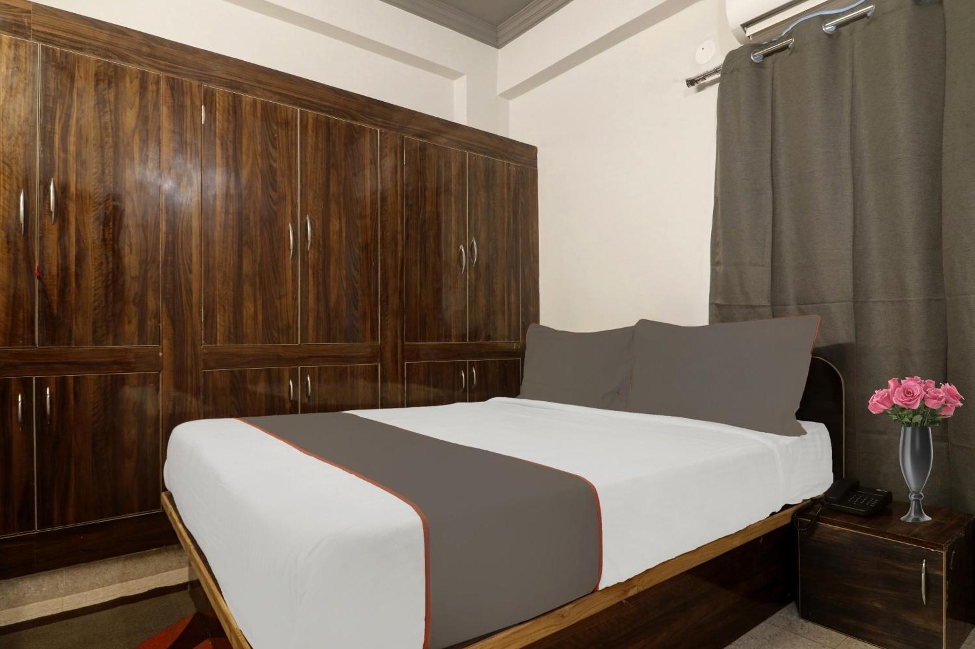 Super Townhouse Rcc Blizz Hotel Kondapur  Exterior photo