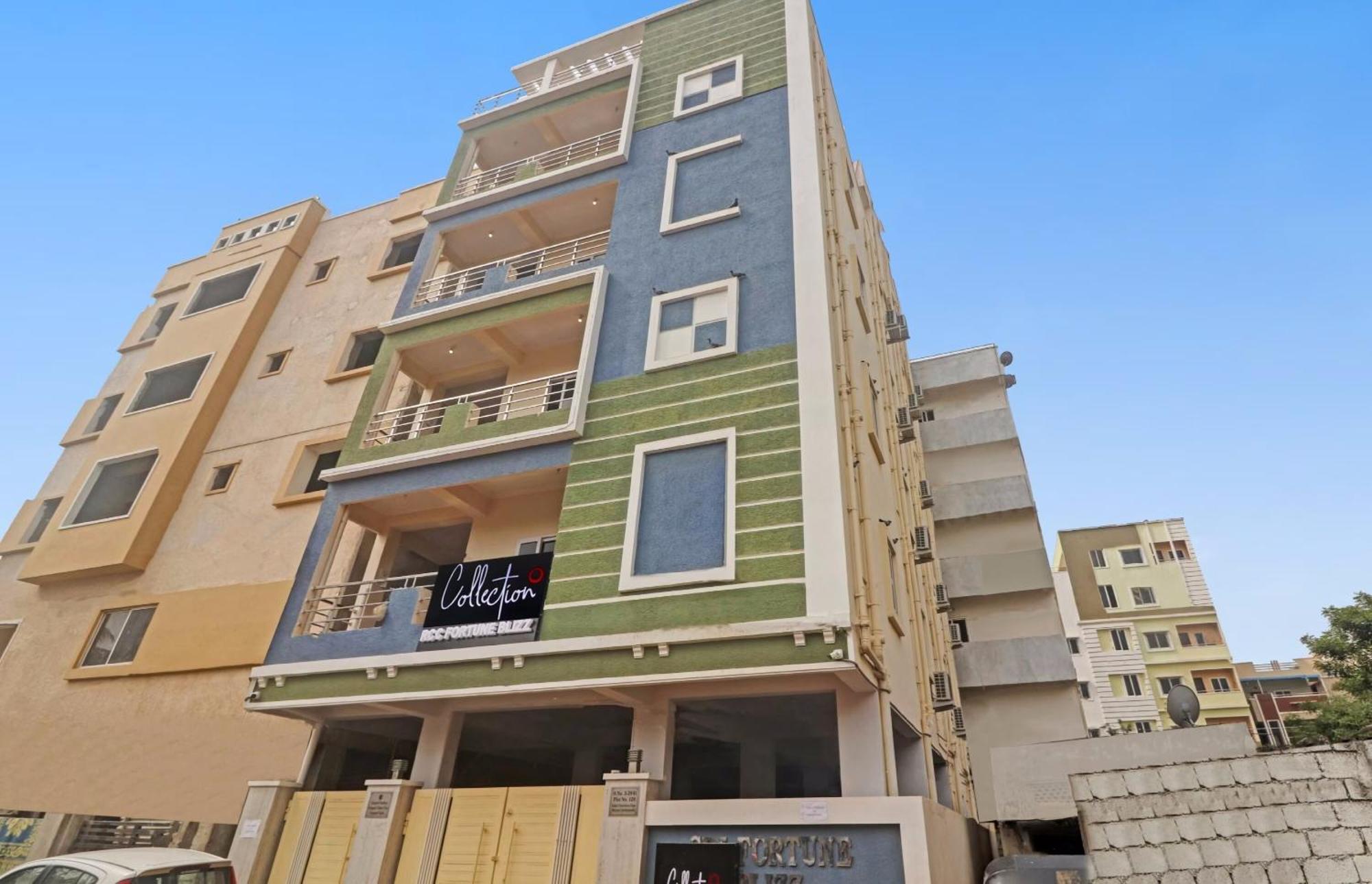 Super Townhouse Rcc Blizz Hotel Kondapur  Exterior photo