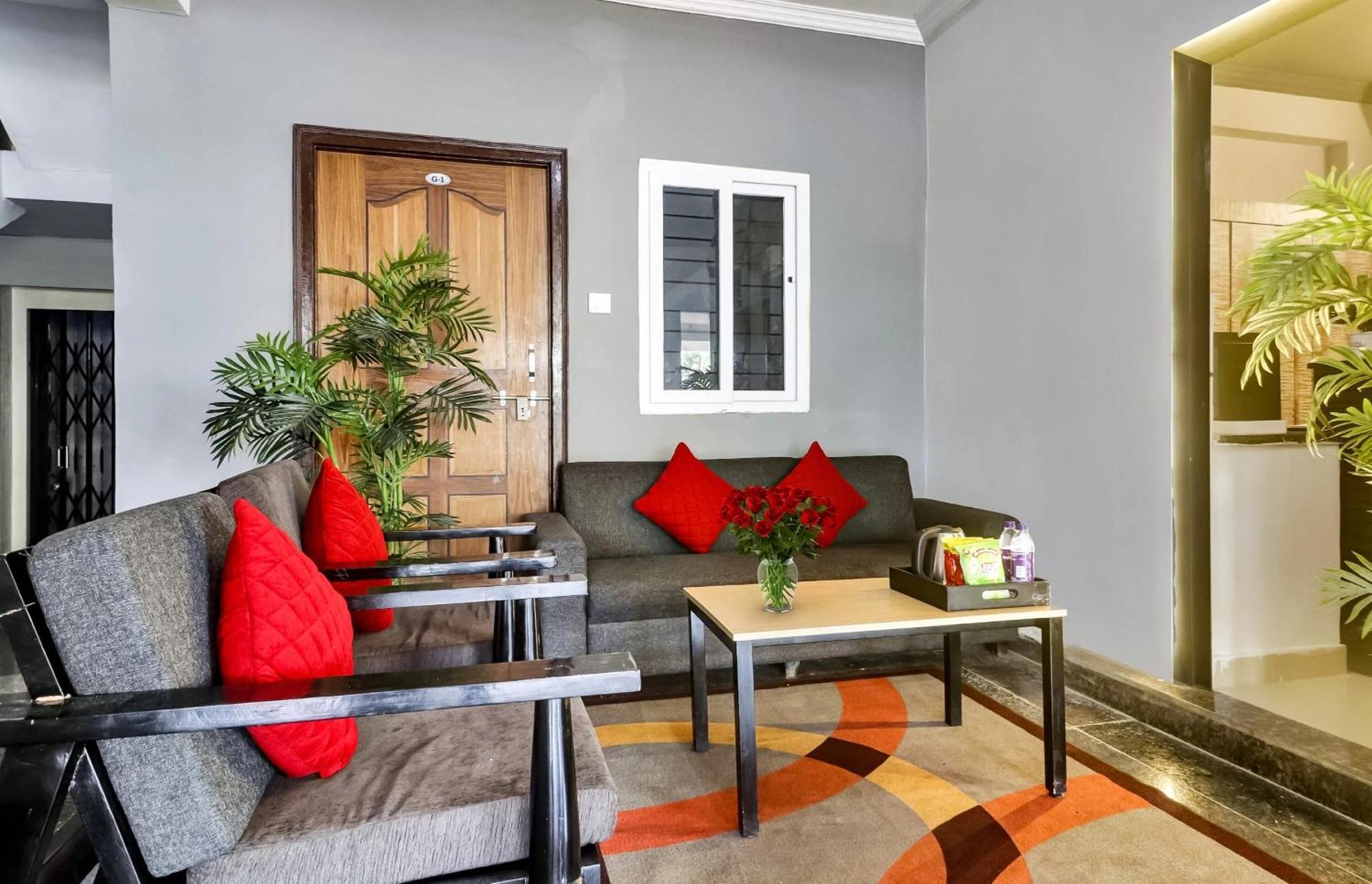 Super Townhouse Rcc Blizz Hotel Kondapur  Exterior photo