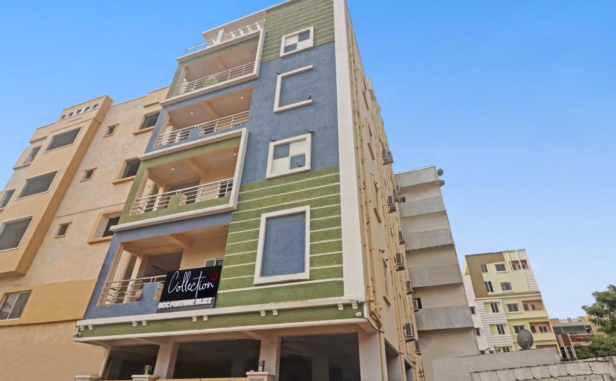 Super Townhouse Rcc Blizz Hotel Kondapur  Exterior photo